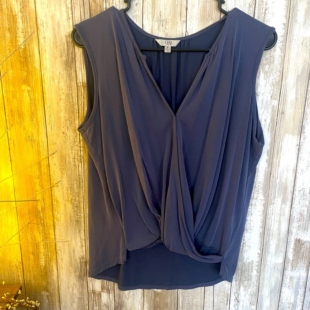 Q&A cross front top